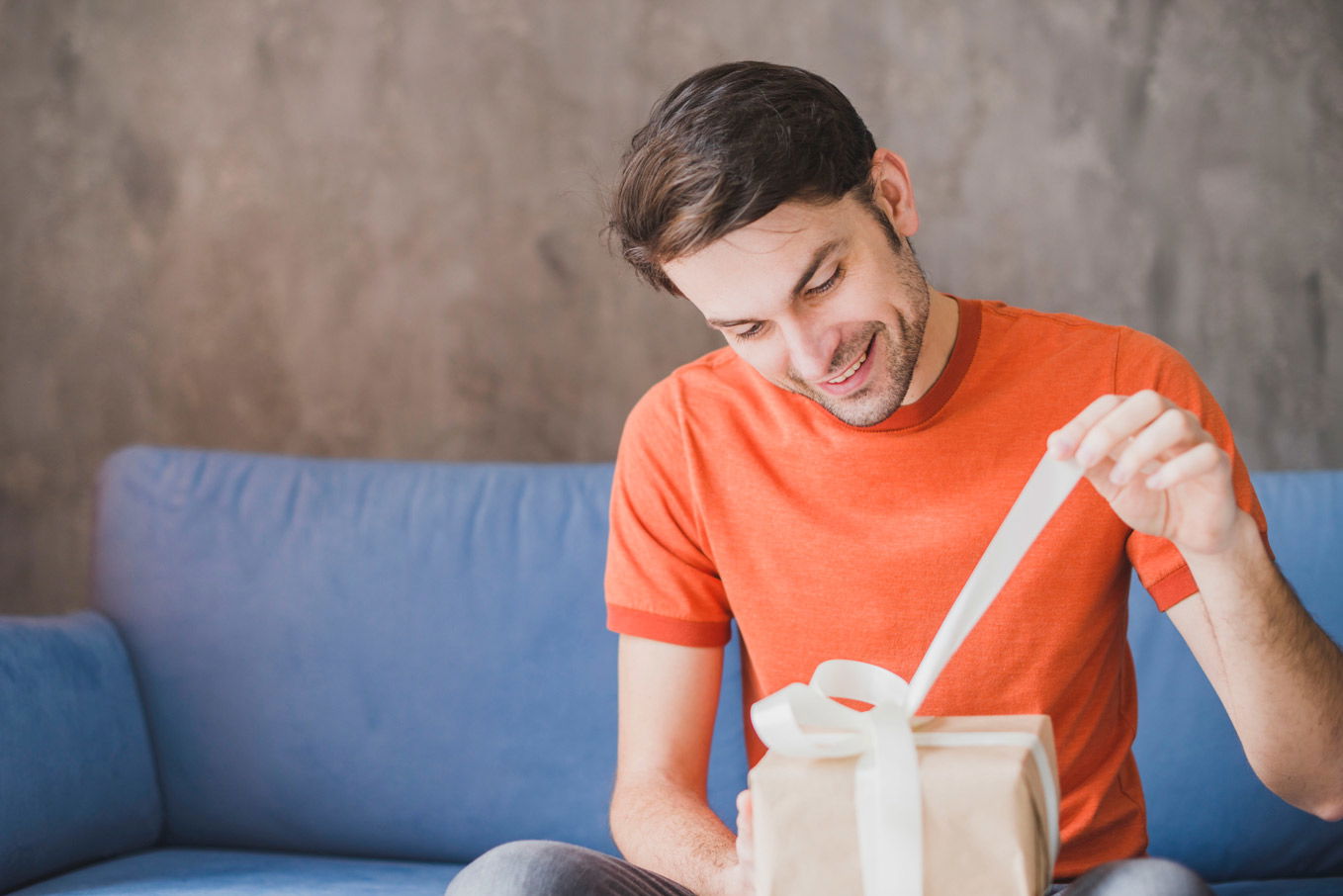 fathers-day-concept-with-father-opening-present2
