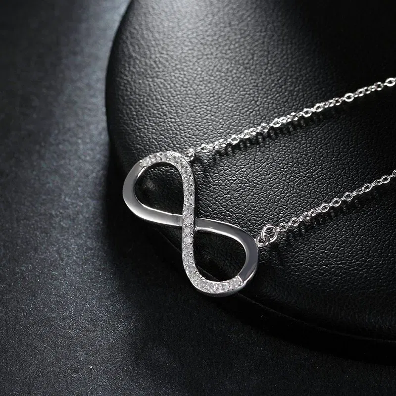 Halskette in personalisierter Geschenkbox 