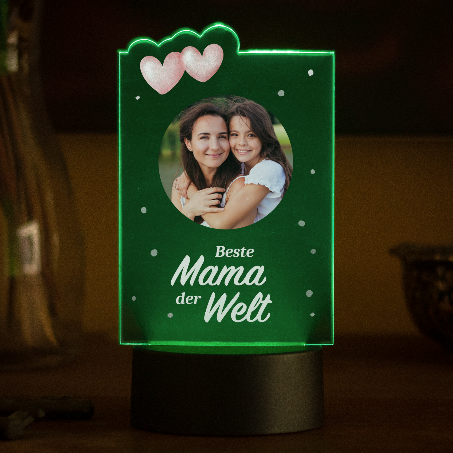 LED-Plexiglas-mit-Herzen-Beste-Mama-der-Welt-Moodbild-Sockel-dunkel-gruen LED-Leuchte - Beste Mama mit Wunschfoto