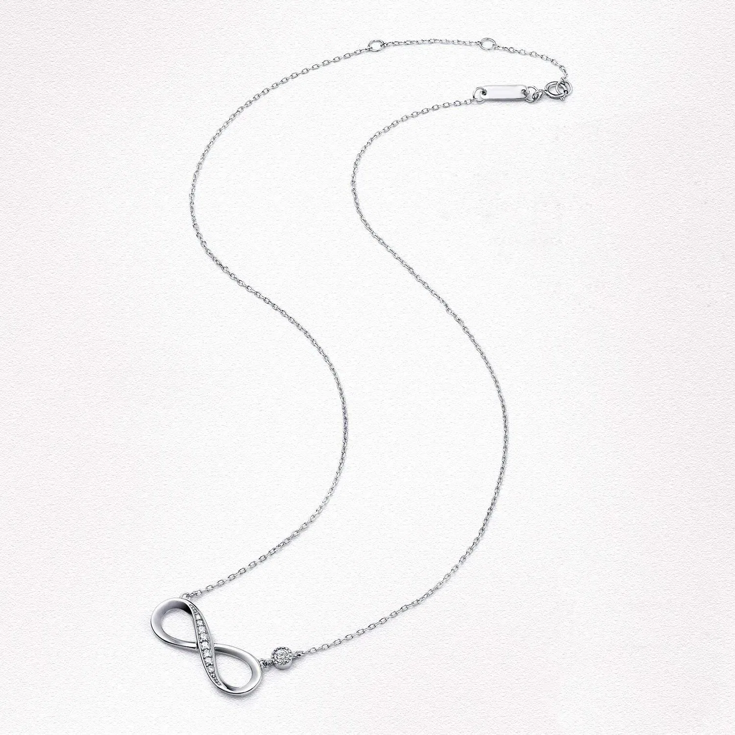 Halskette in personalisierter Geschenkbox 