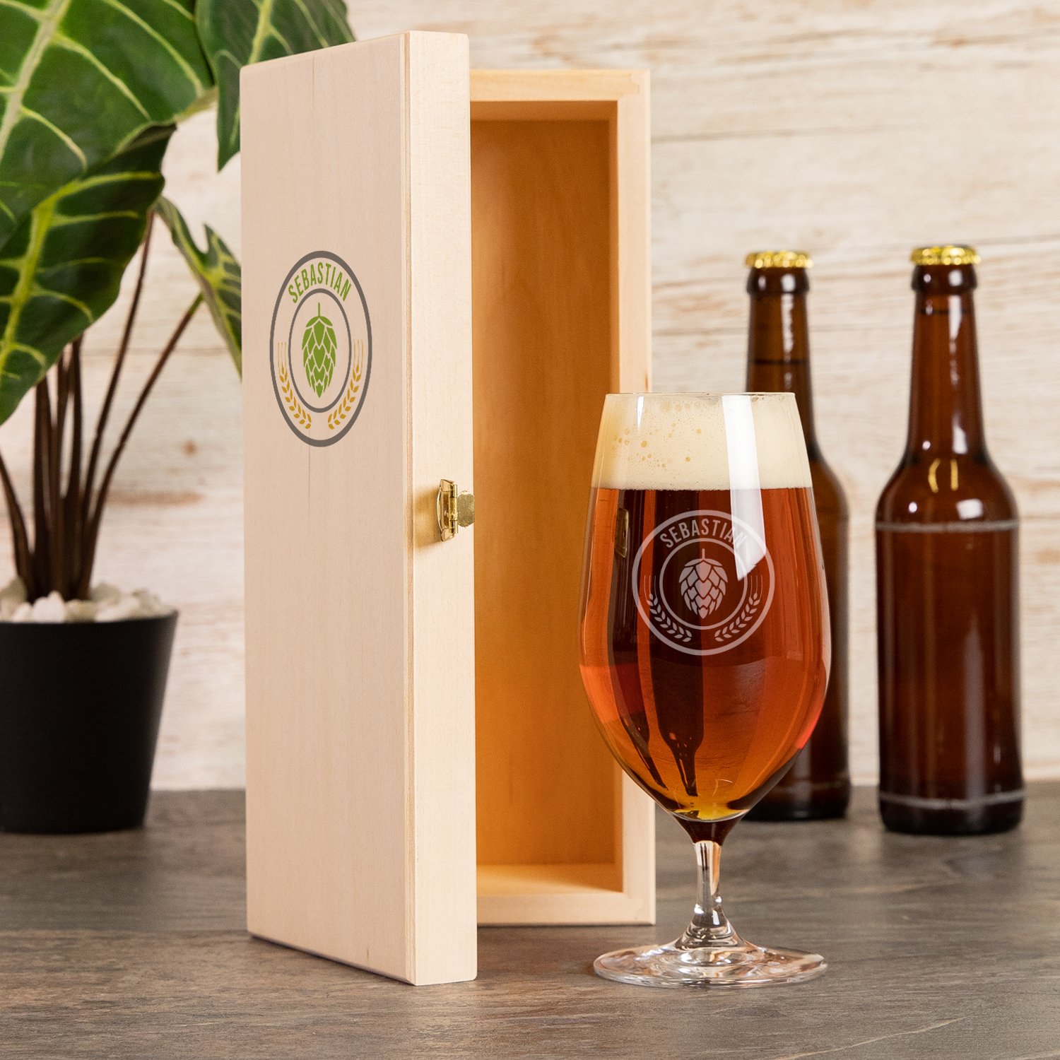 Personalisierbares Bierglas mit Holz-Geschenkbox